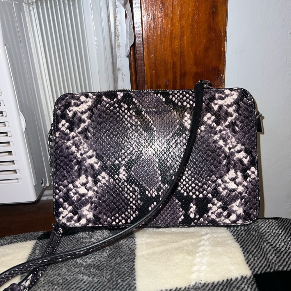 Michael kors crossbody